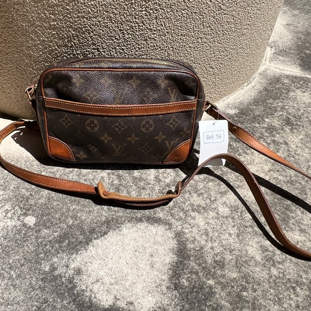 ✨LOUIS VUITTON TROCADERO 25 CROSSBODY✨